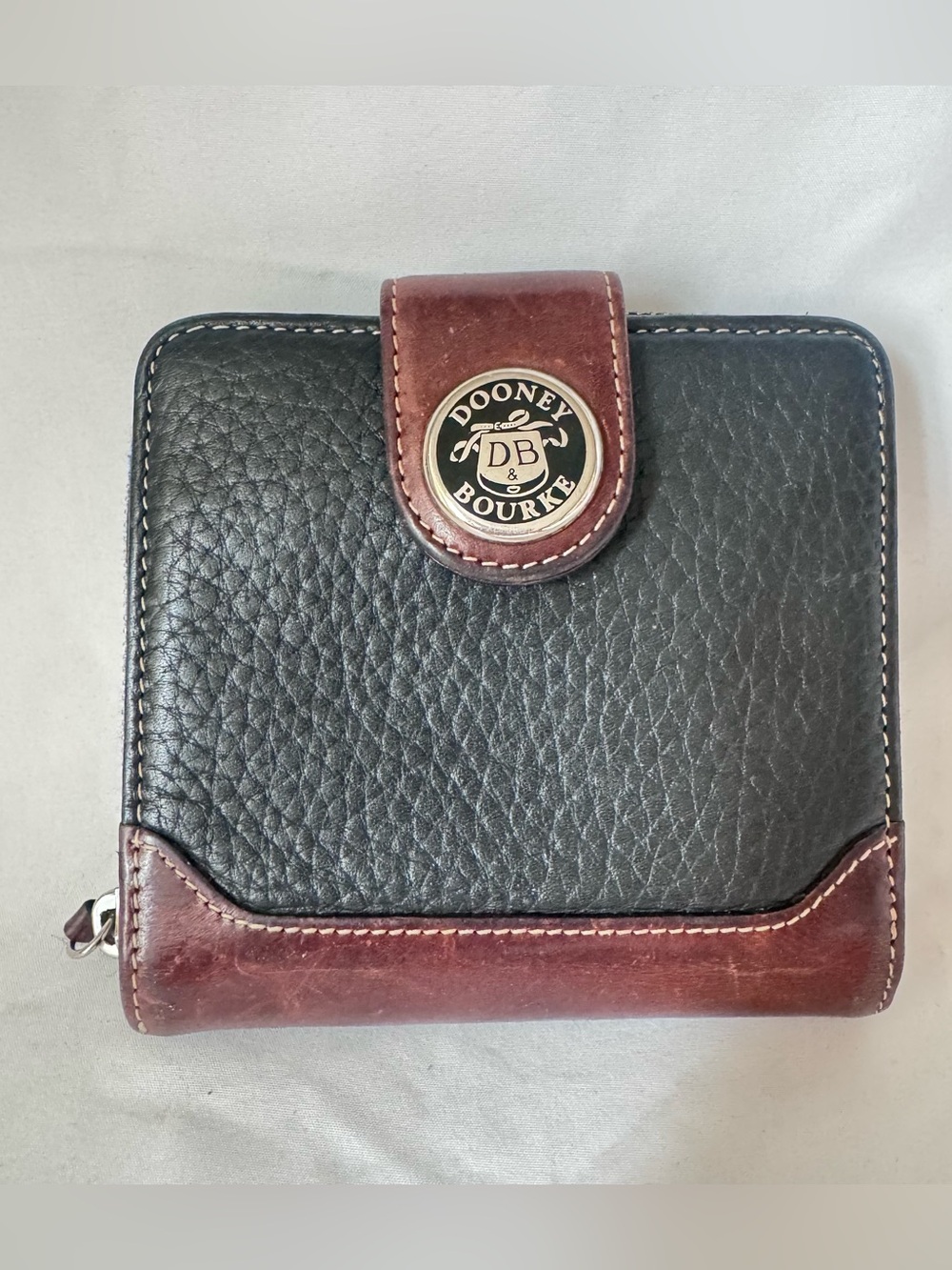 Dooney & Bourke Vintage Black Brown Classic Bifold Pebble Grain Leather Wallet